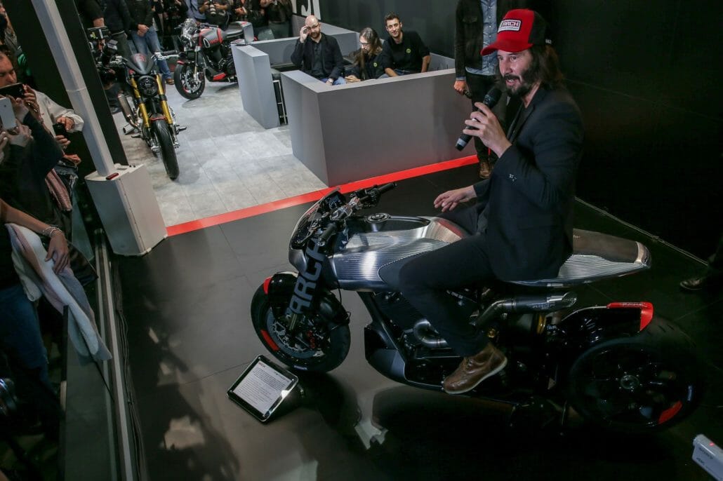 Motorrad Enthusiast Keanu Reeves zeigt Einblick hinter die Kulissen 29 ap7j2029