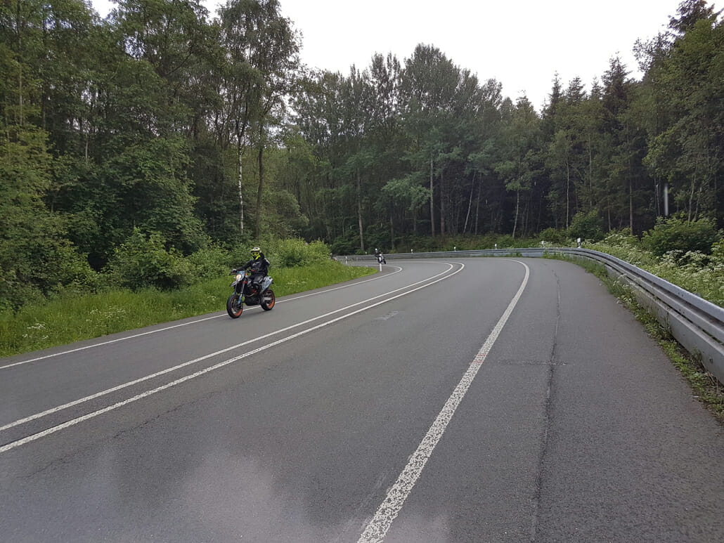 L707 Nordhelle 49 30 Mai 15 30h wieder Mottorraeder an der Nordhelle 1