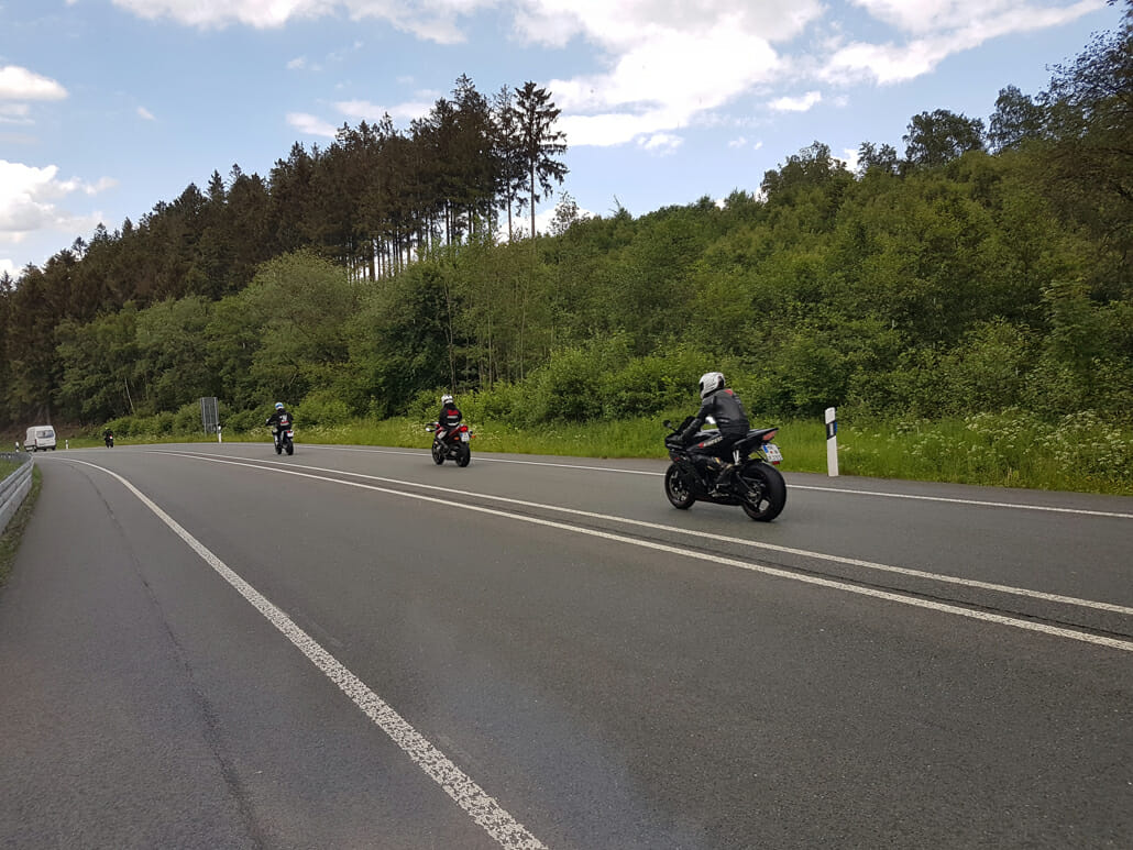 L707 Nordhelle 50 30 Mai 15 30h wieder Mottorraeder an der Nordhelle 2