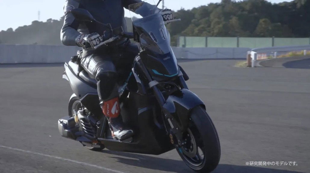 Yamaha presents the first hybrid drive system for motorcycles 31 Yamaha Hybrid 4