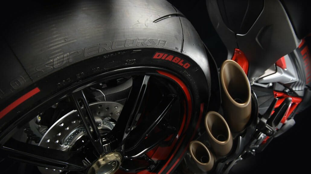 MV AGUSTA BRUTALE 800 RR PIRELLI MotorcyclesNews 8 1