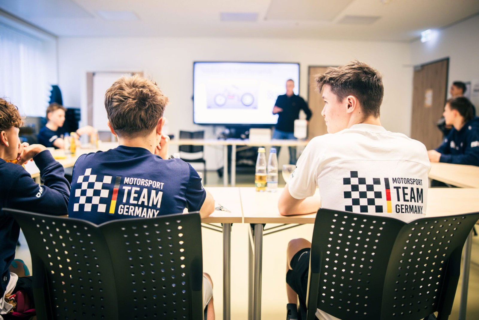 Foerderfahrer des Motorsport Team Germany erhalten eine umfassende Ausbildung Foto Gruppe C Photography